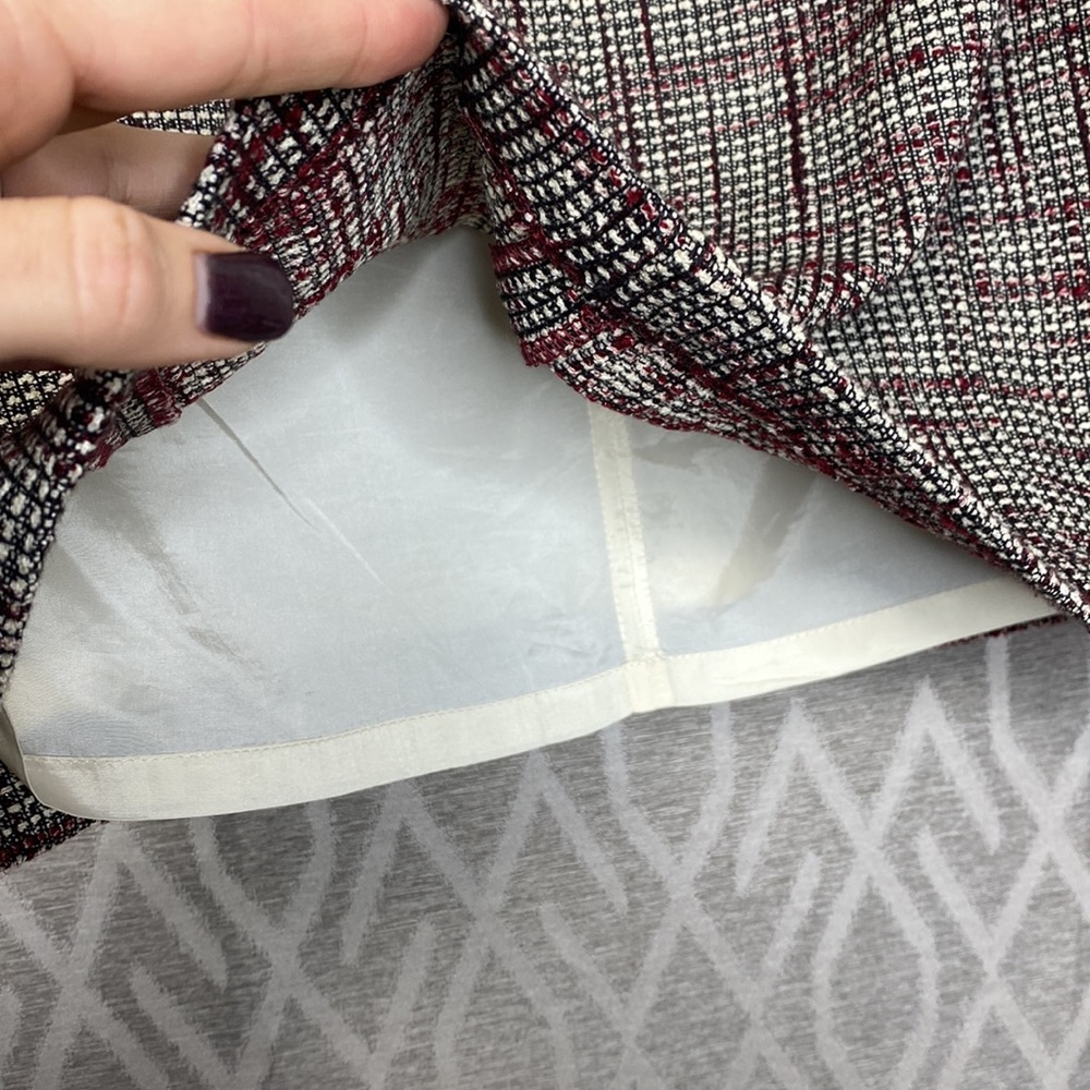 Banana Republic Mini Skirt Tweed Black, Cream, & Magenta / Red Lined. Size: 6 - Picture 4 of 6